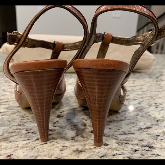 Audrey Brooke T-strap platform heels - Picture 4 of 6